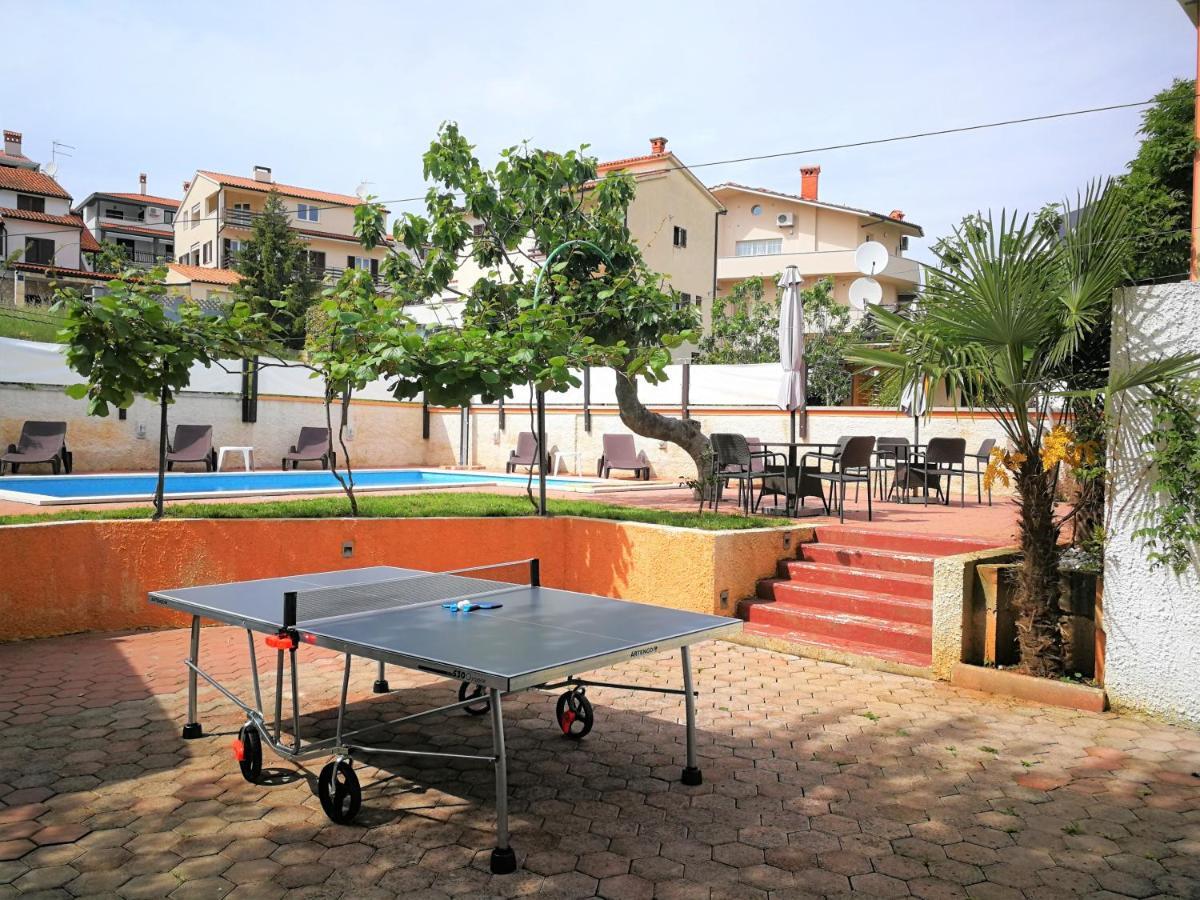 Apartments Romina- 50M From The Sea Pula Exterior foto